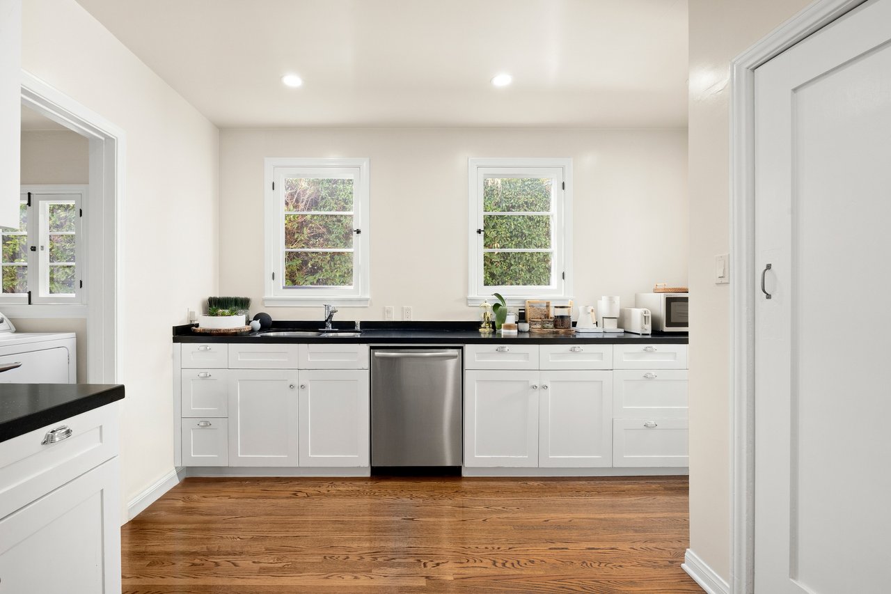 6502-6504 Commodore Sloat Drive