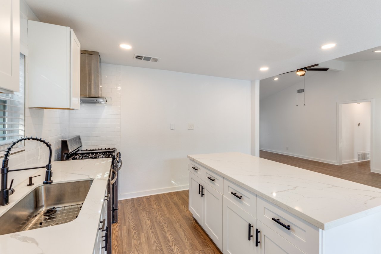 1107 Chesapeake DR