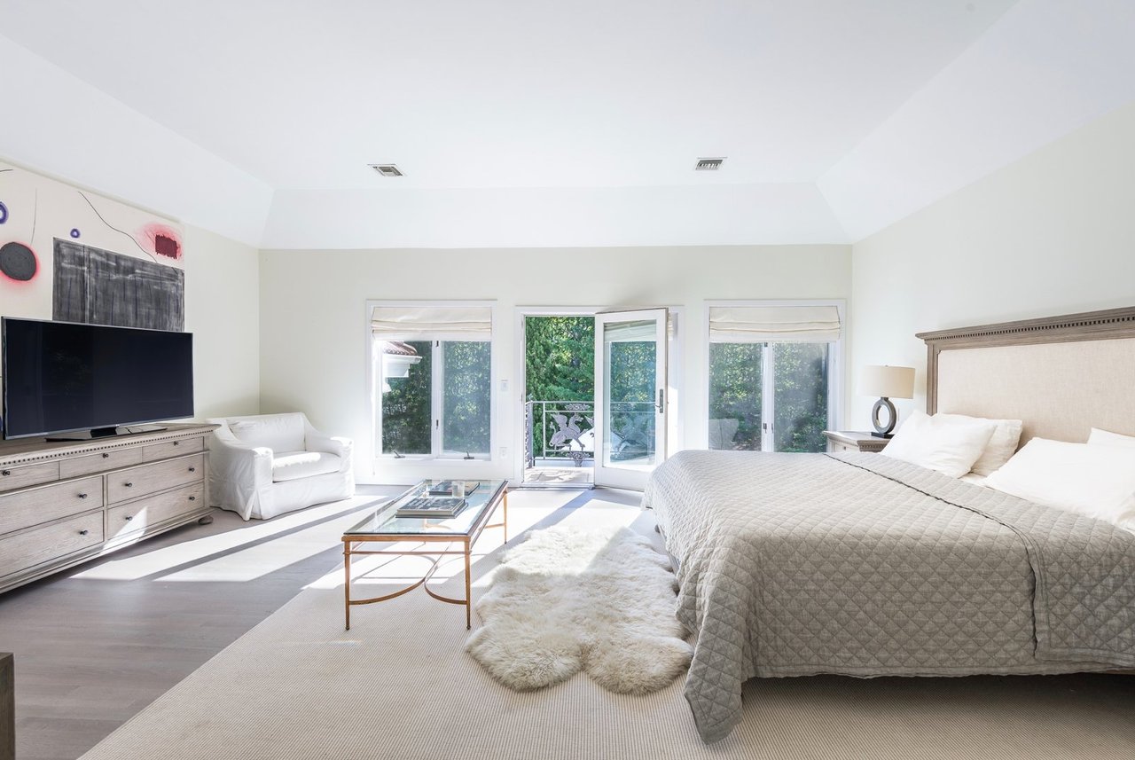 Ideally Situated House (Summer Rental)