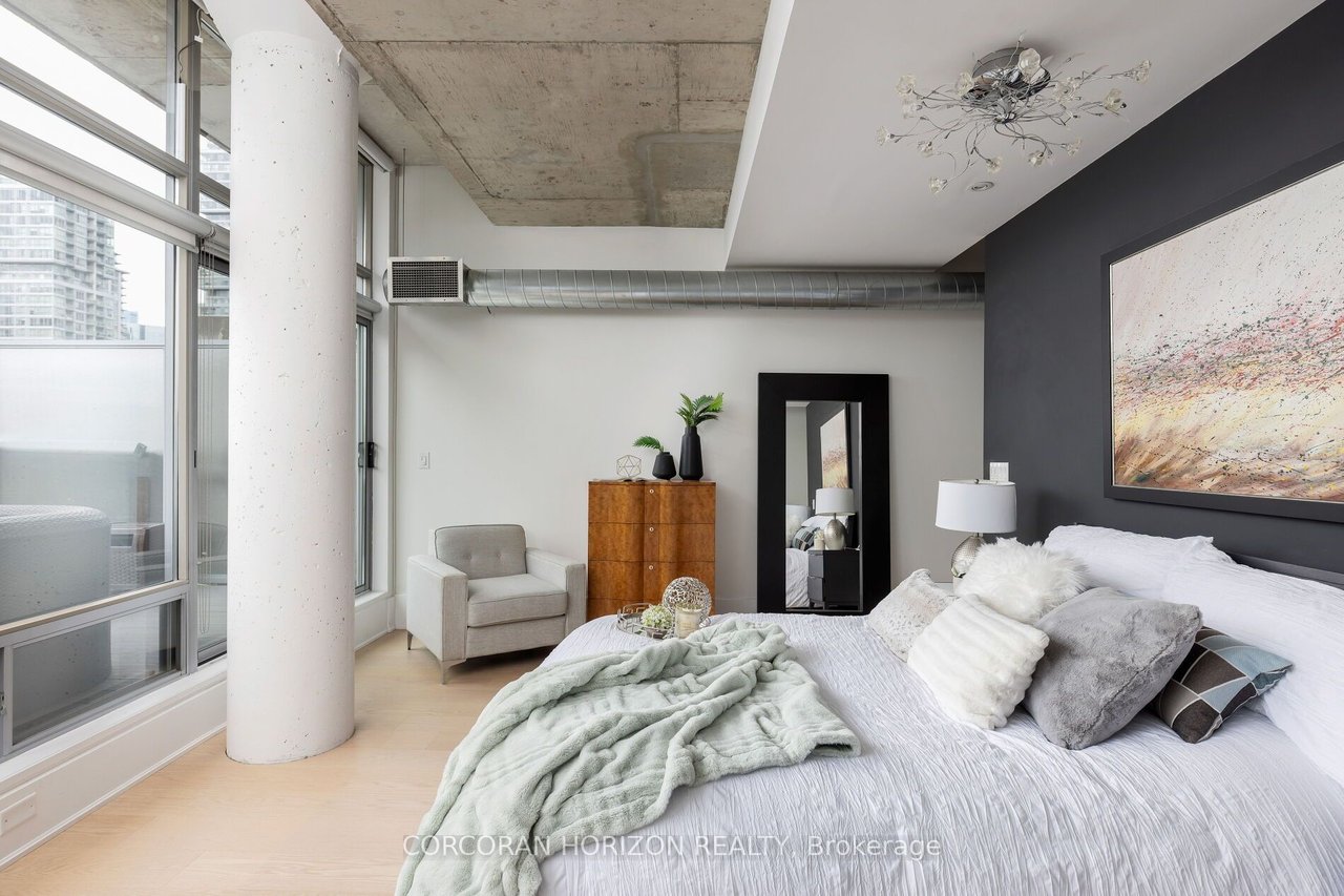 QUEEN ST W PENTHOUSE