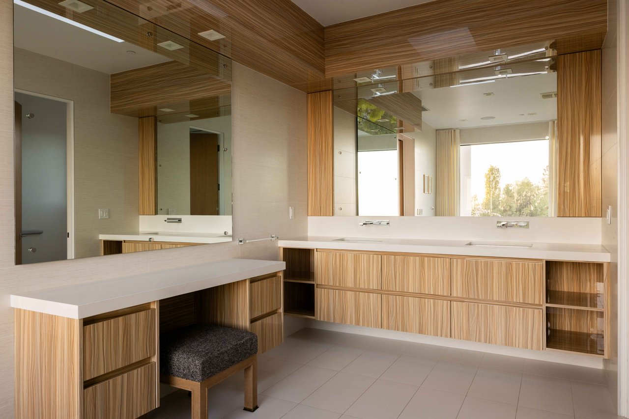 815 N Tigertail Rd, Brentwood