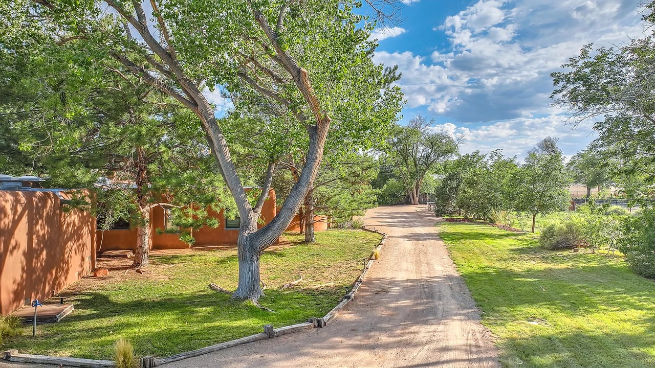 5910 Corrales Rd