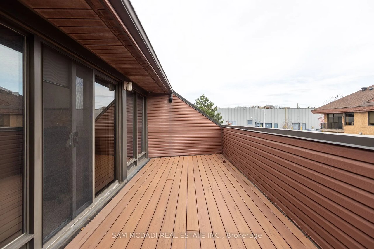 120 Traders Blvd E, #204