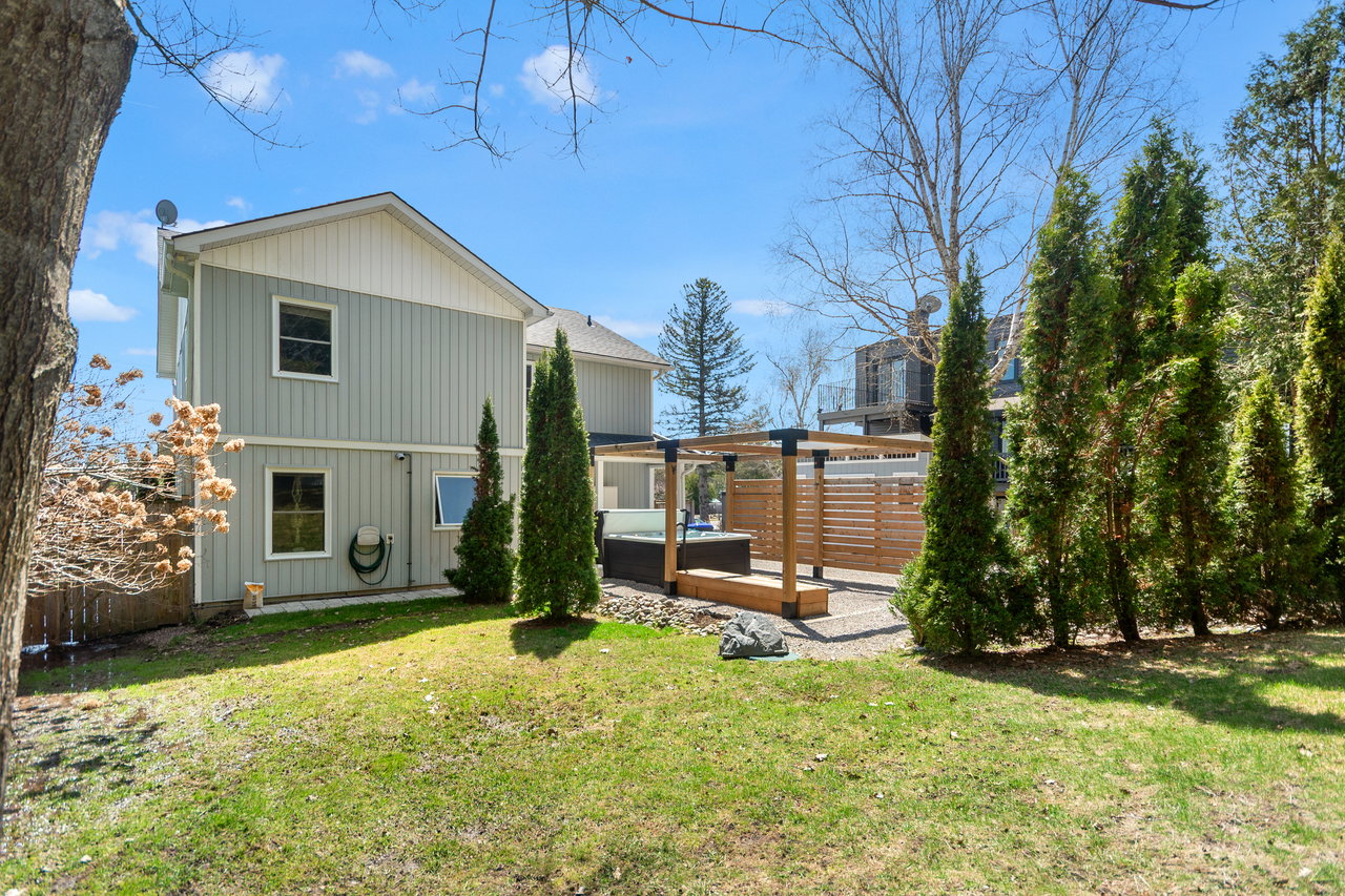 604 CHAMPLAIN Road