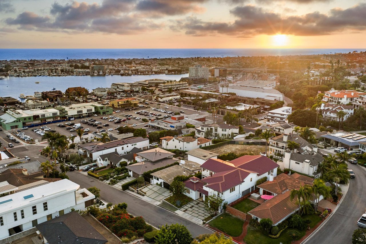231 Tustin