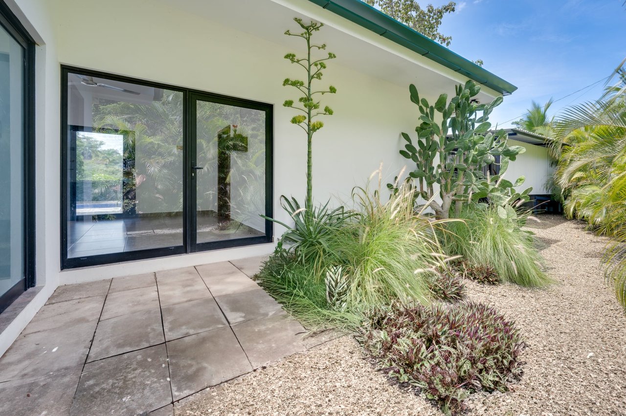 V-Domi Panama | Modern 3-Bedroom Villa with Pool on Expansive 6,078 m² Forest Lot in Finca Panamá, Tamarindo