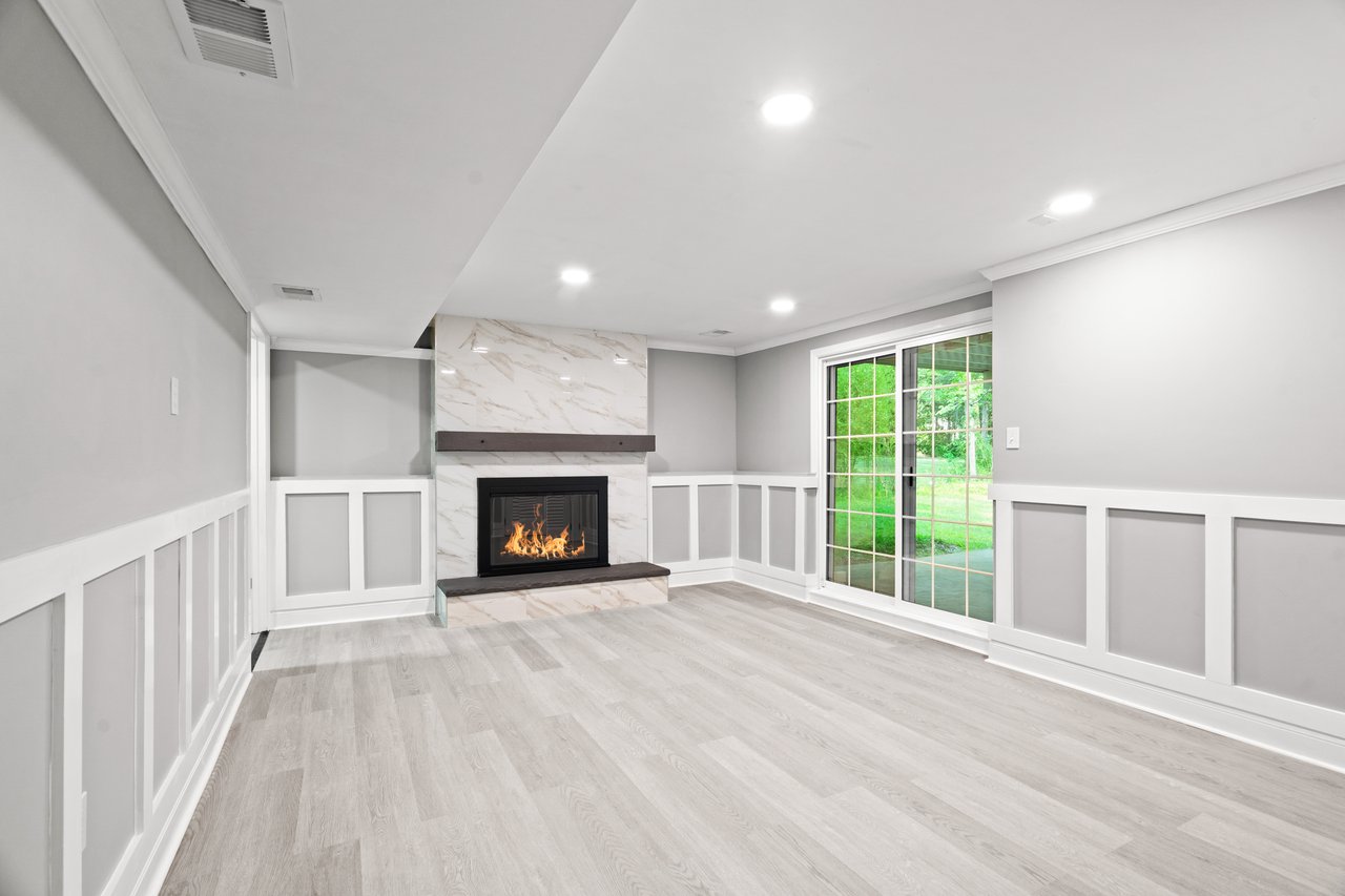 19 Marilyn St