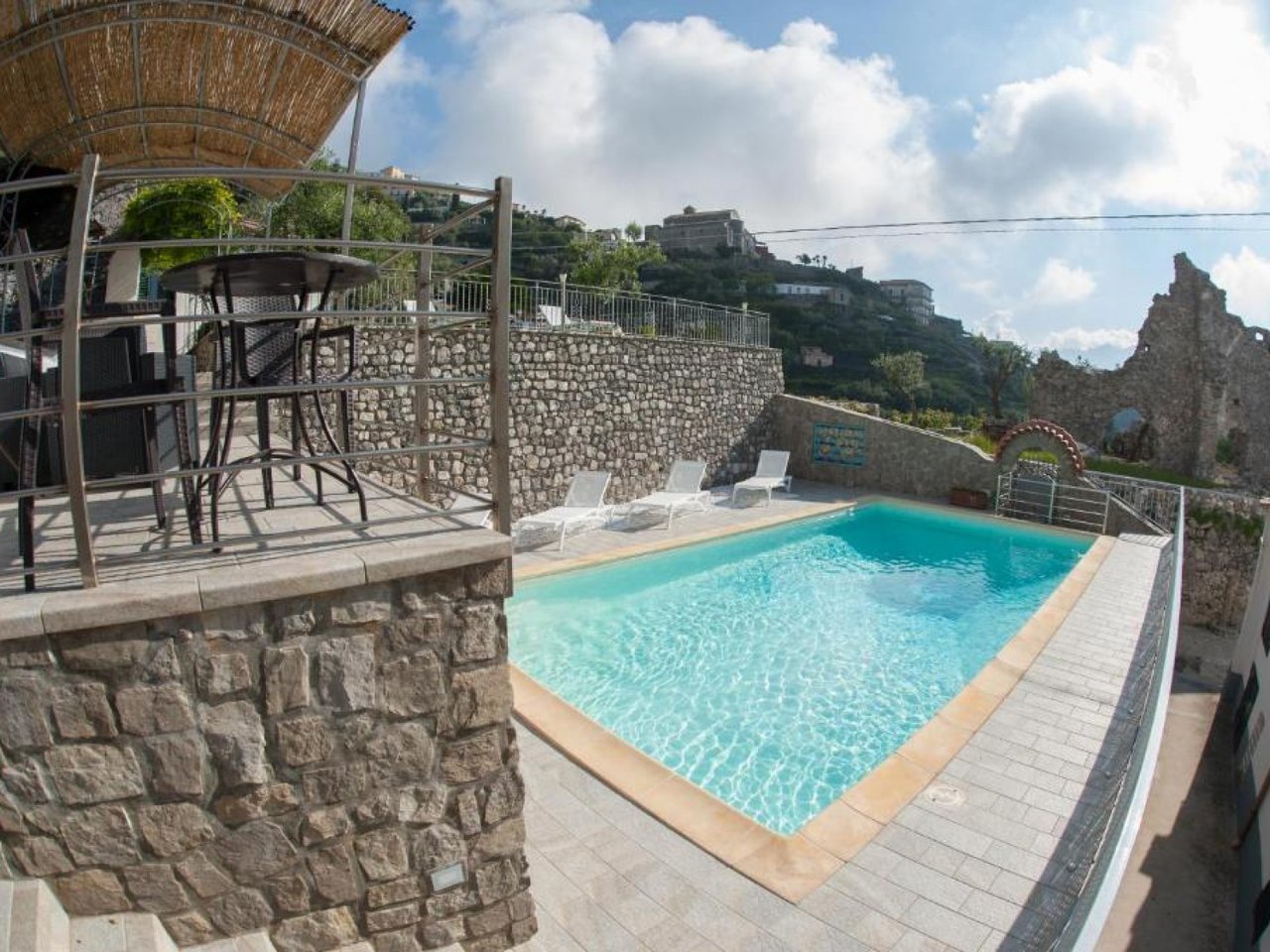 B&B With Swimming Pool and Garden in Scala