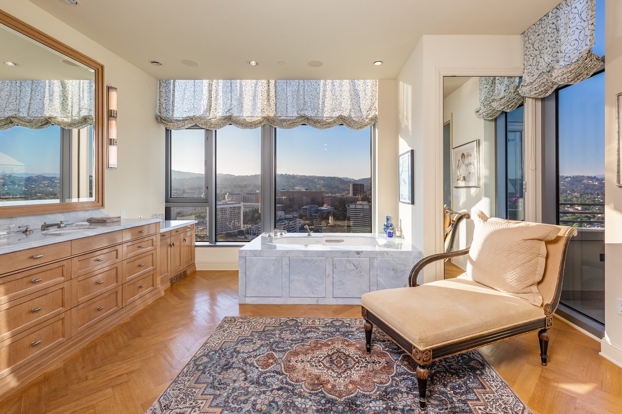 10800 Wilshire Blvd Unit: PH 2202, Wilshire Corridor