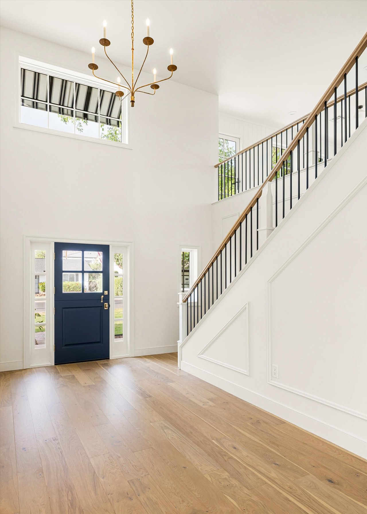 4835 E INDIANOLA Avenue