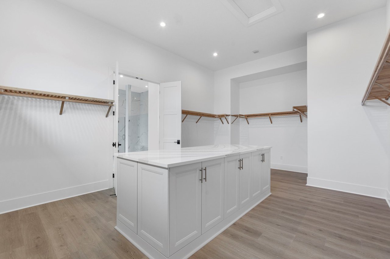 9187 SW Shinnecock Dr