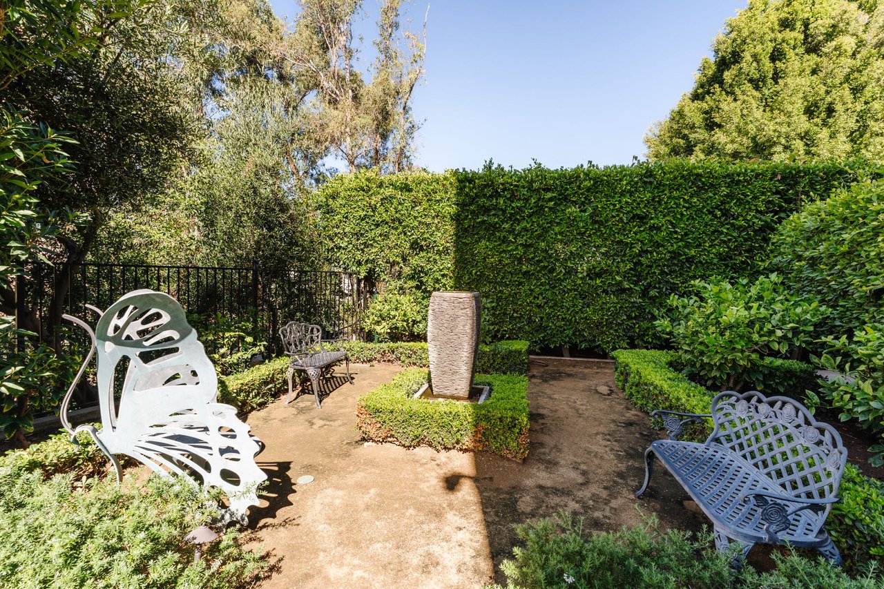 441 S Barrington Ave Unit: 109, Brentwood 