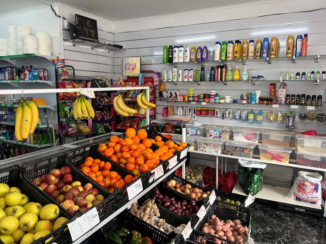 Prime Commercial Space Near Lisbon – Tenant in Place – 5% Annual Return