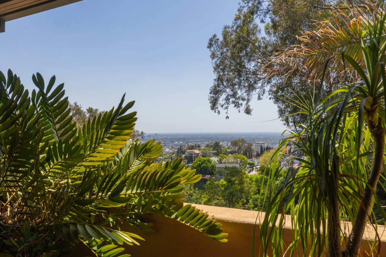 6964 Los Tilos Rd, Hollywood Hills