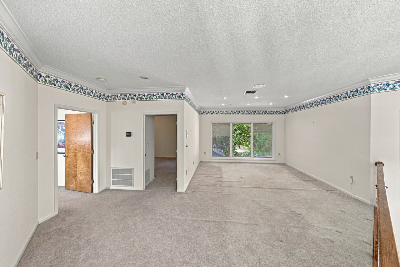 18728 LAKE IOLA RD