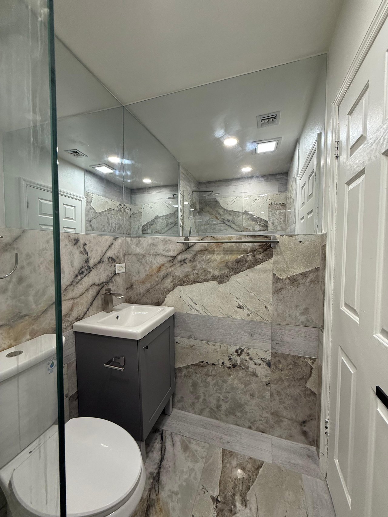 Apartment #2 Venice Bay Annex