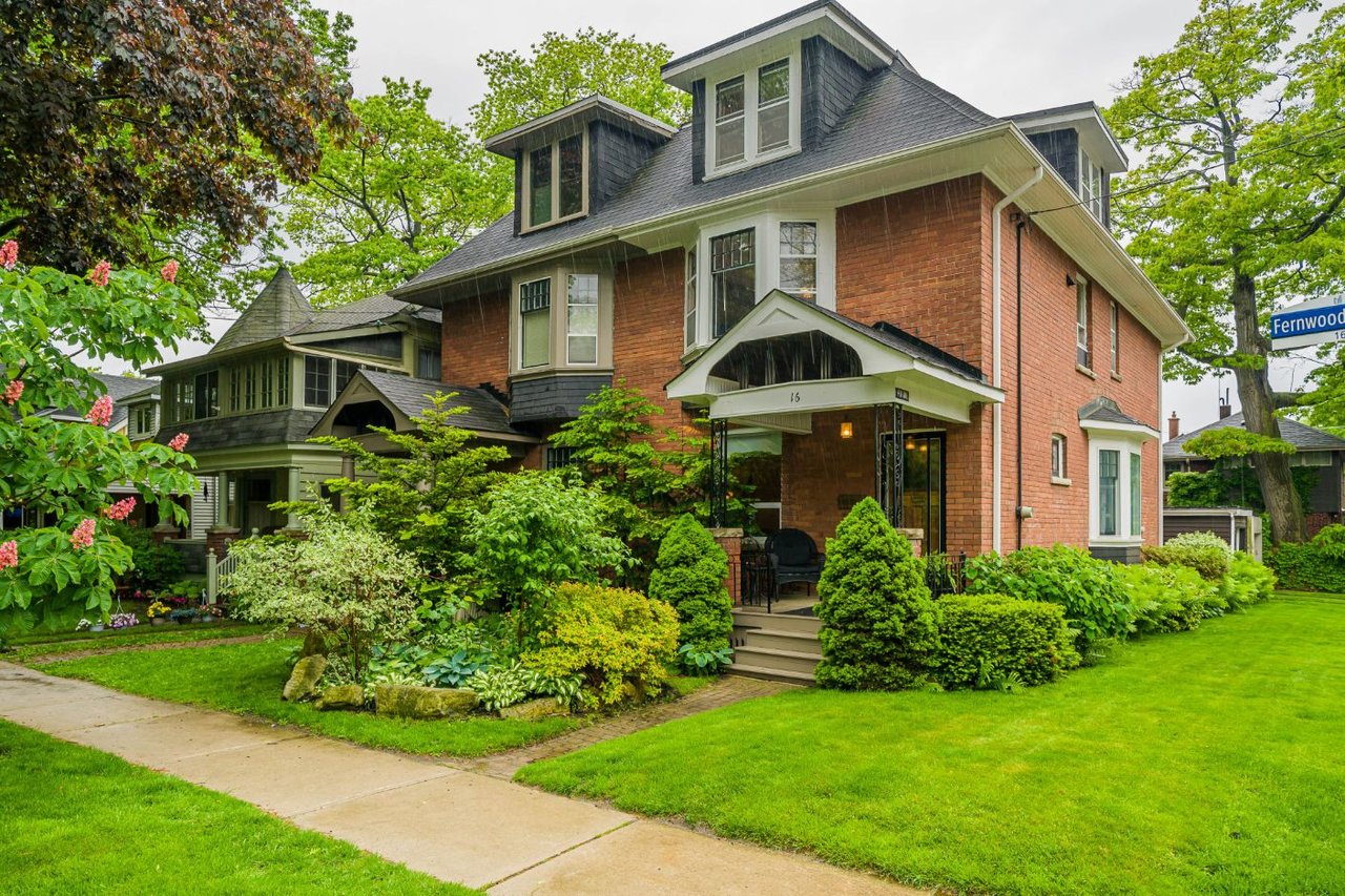 16 Fernwood Park
