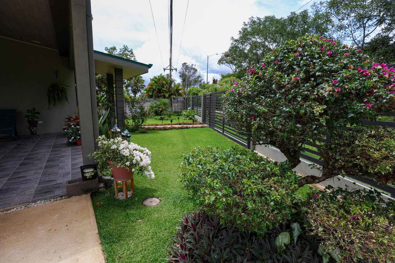 5-BEDROOM CHIRRIPO MOUNTAIN VIEW HOME WITH EASY ACCESS, PREMIUM FINISHES, FRUIT TREES AND LANSCAPED – 0.22 ACRES