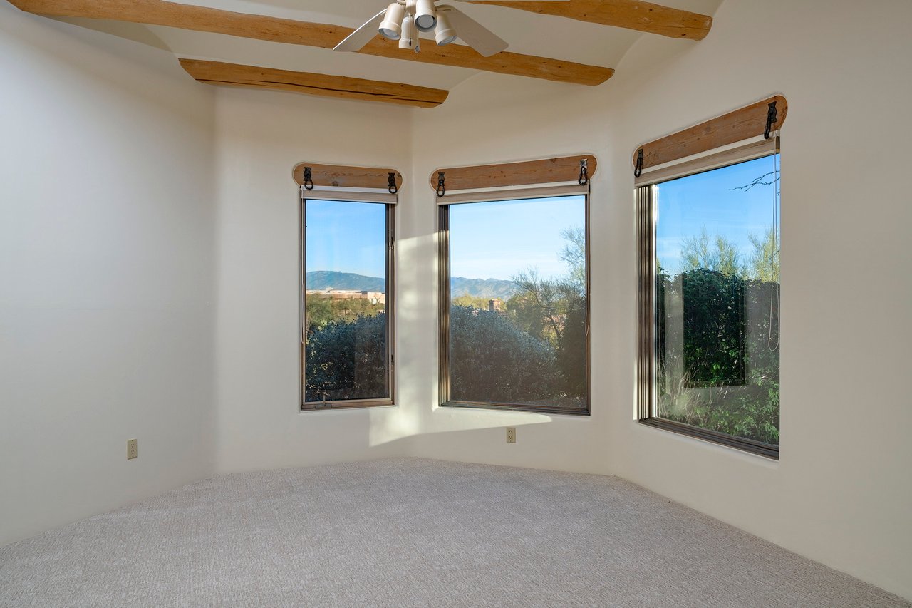 5115 N Corte De Catalonia