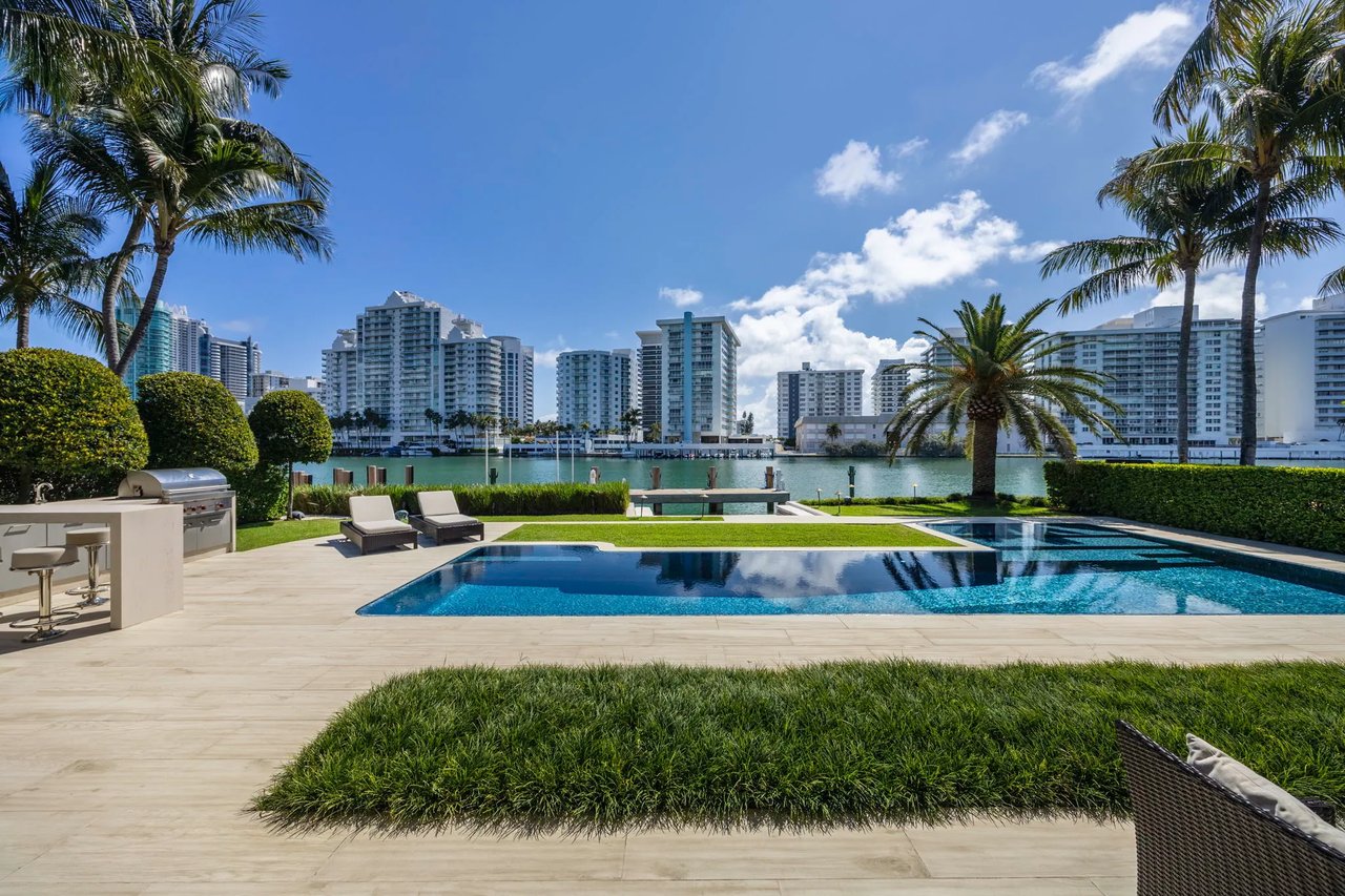 Pine Tree Drive, Miami Beach Waterfront