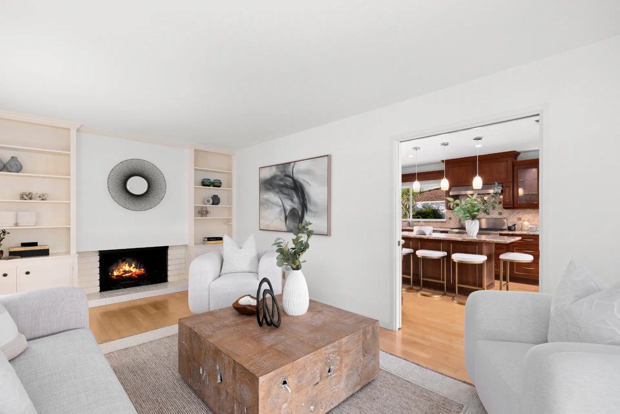 2421 Blackthorn Street