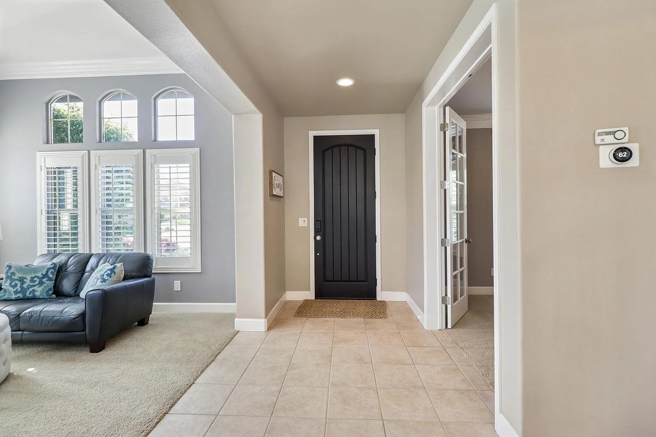 2200 Red Hawk Ct