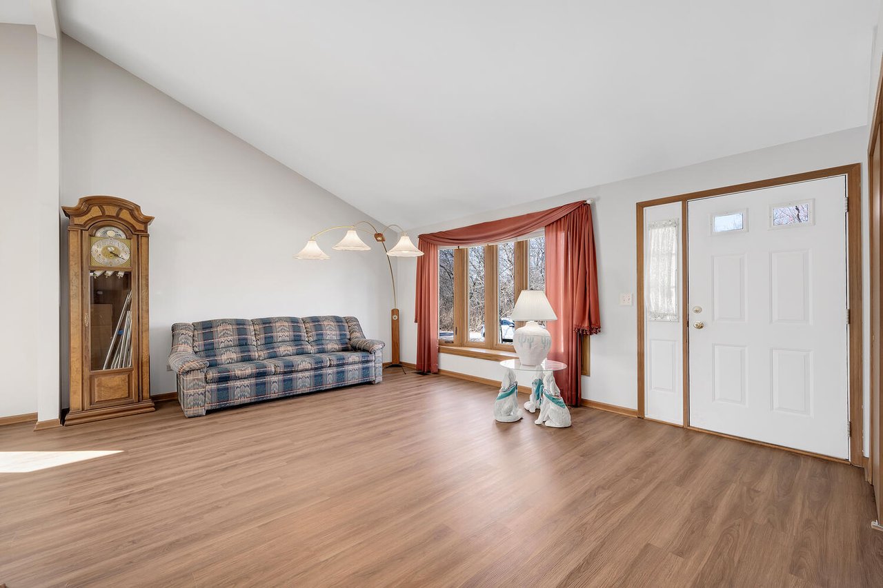 27W015 Manchester Rd, Winfield IL – Updated Home with Forest Preserve Views and 3-Car Garage