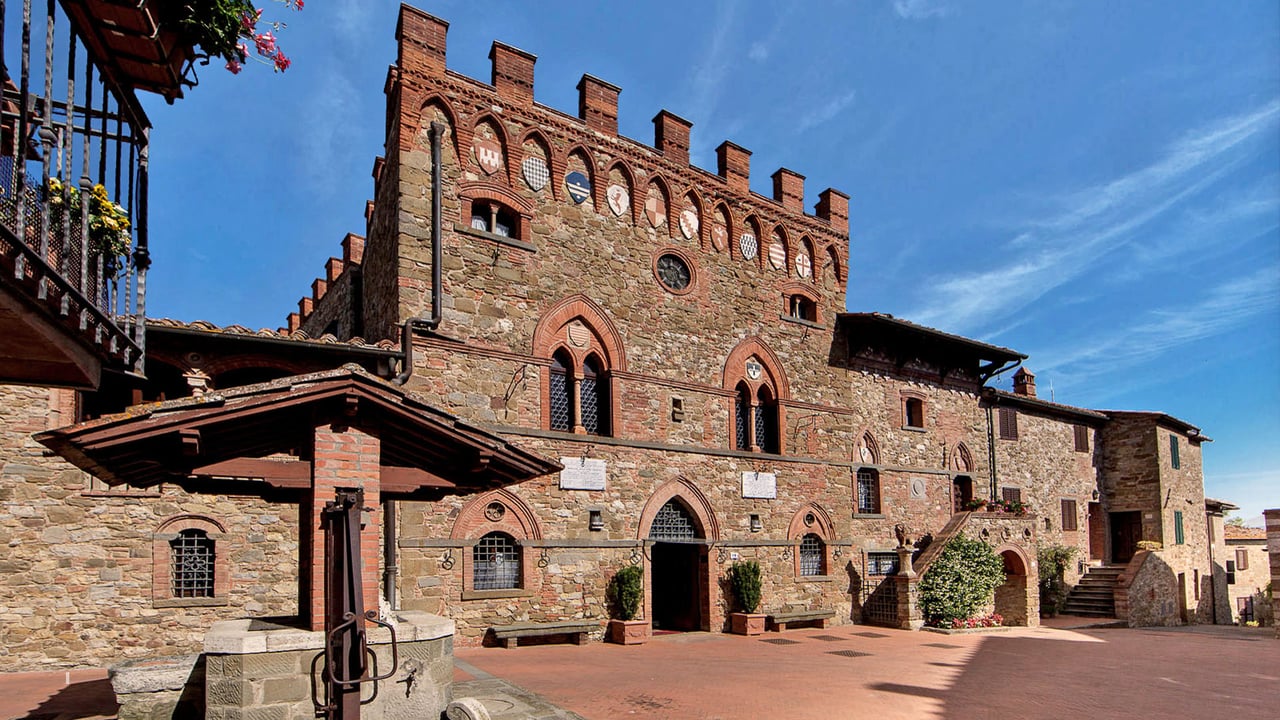 CASTELLO DEGLI STENDARDI