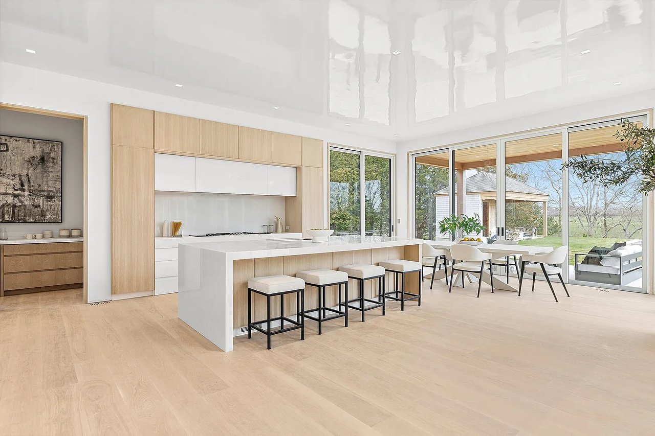 637 Halsey Ln - In Contract