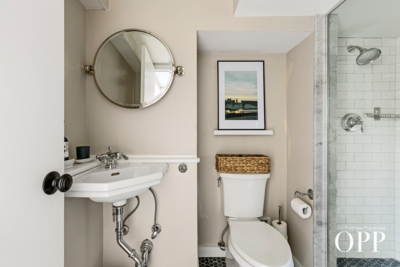 A Turnkey Mid-Century, Effortlessly Located in Bellport Village