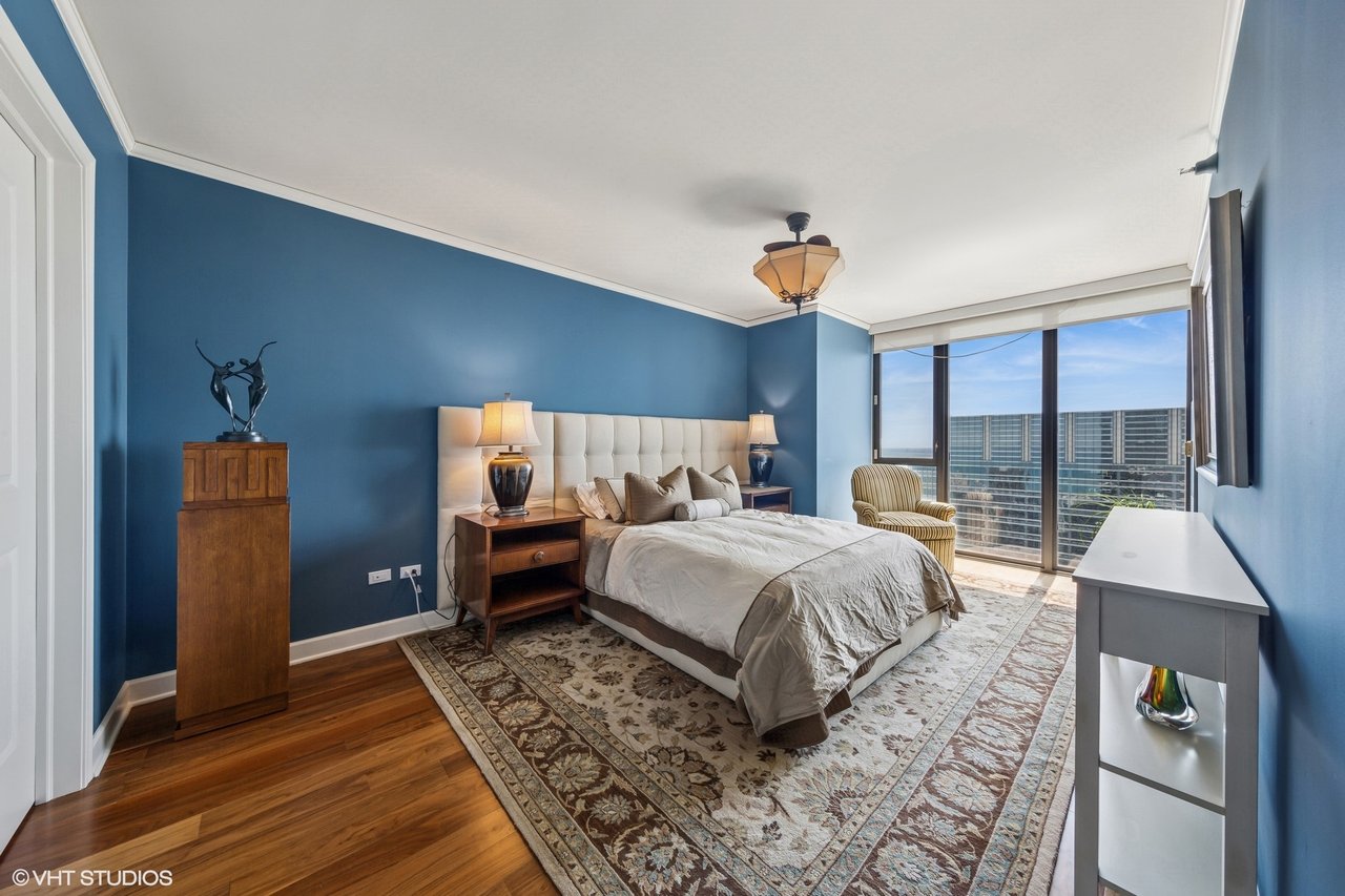 225 N Columbus Dr 7408