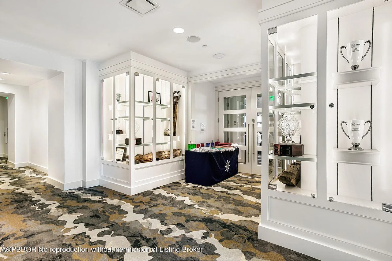 541 Greenway Dr, North Palm Beach, FL 33408