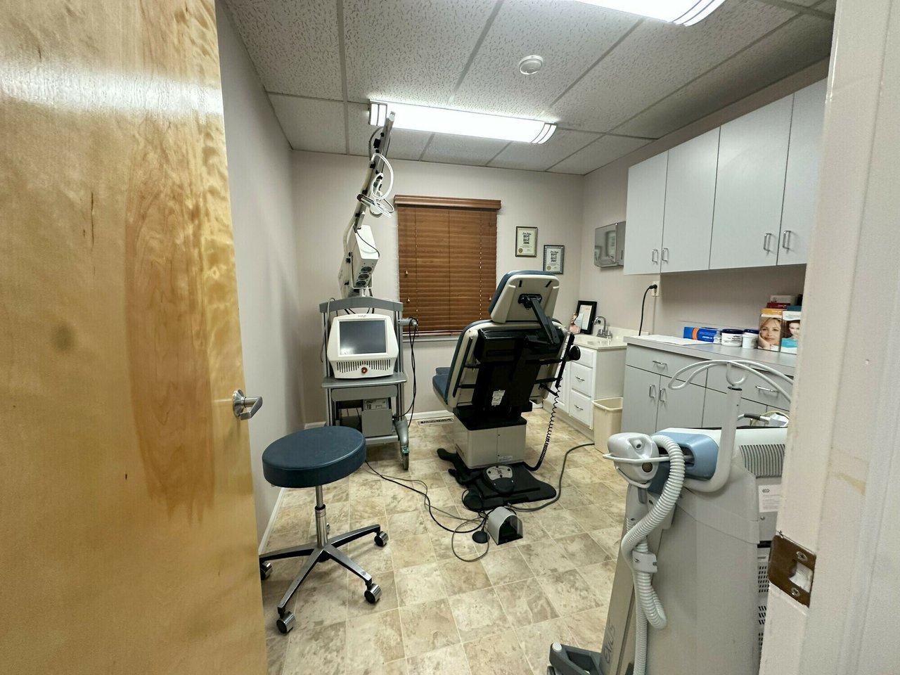 445 Main Street, Center Moriches