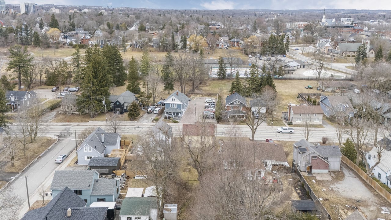 410 Eagle Street, Newmarket, ON L3Y 1K6