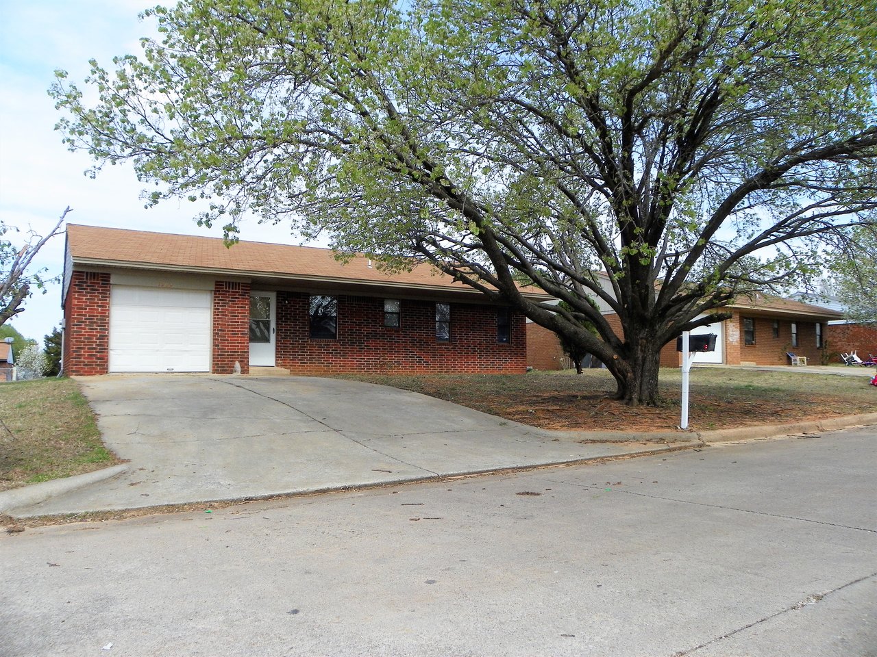 1209 Whispering Glenn Street