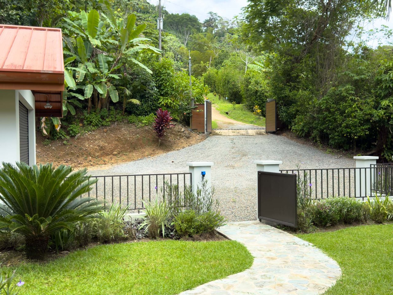 Luxury 3-Bedroom Waterfall-View Home