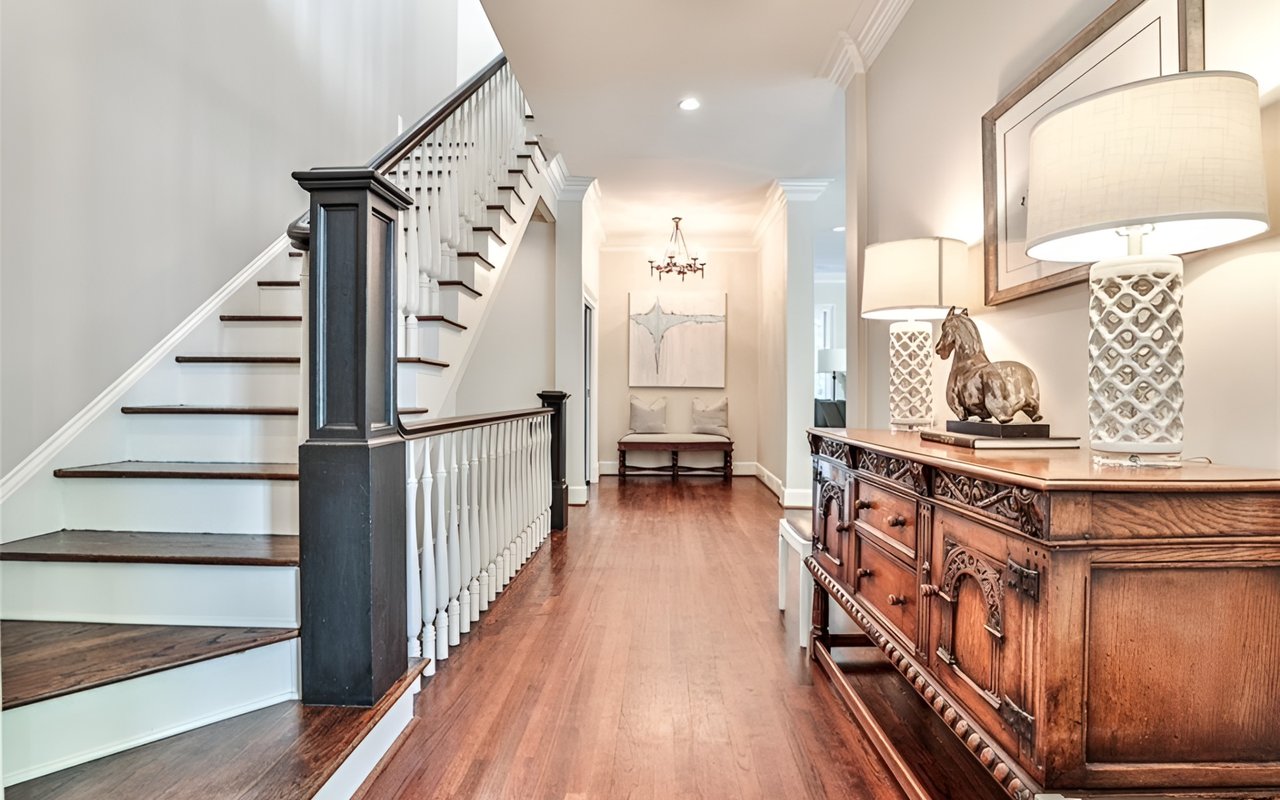 In August Market Holds Steady Amidst Seasonal Shifts