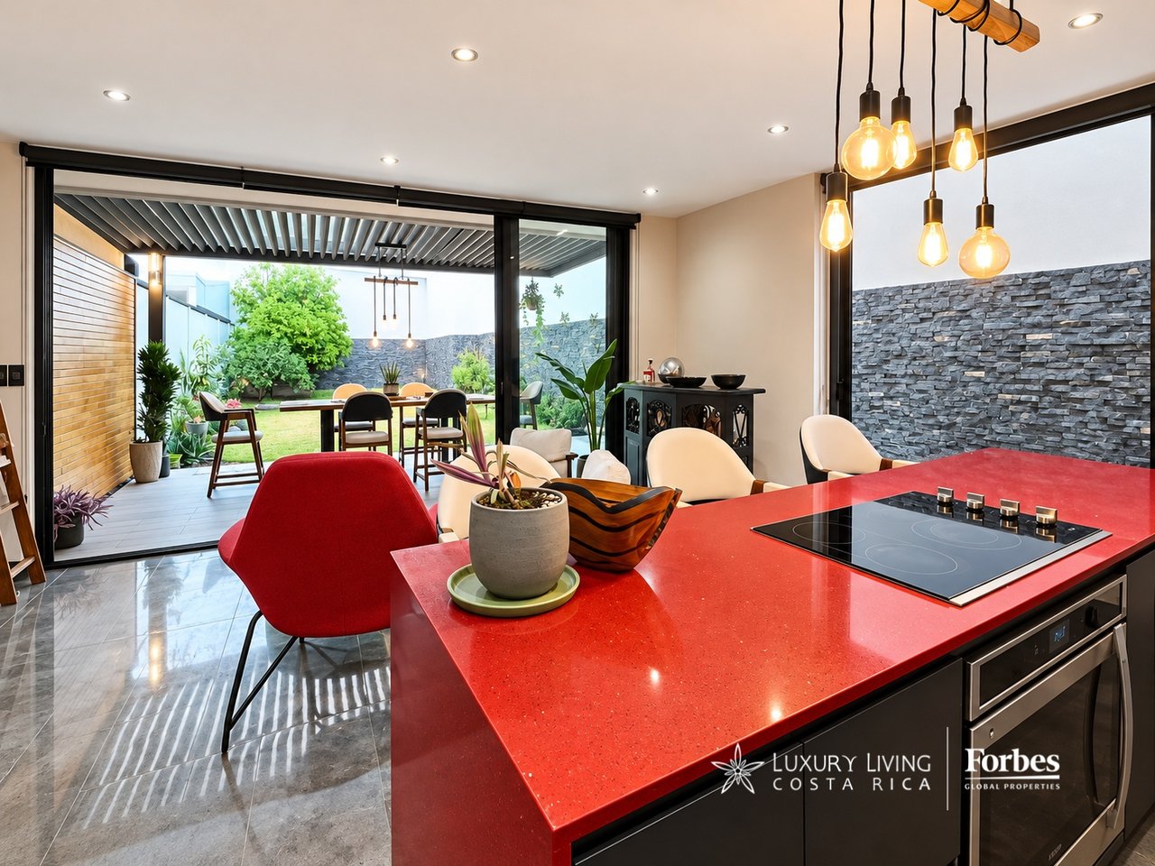 21566 - Contemporary corner home with 3 bedrooms and a garden in Lindora