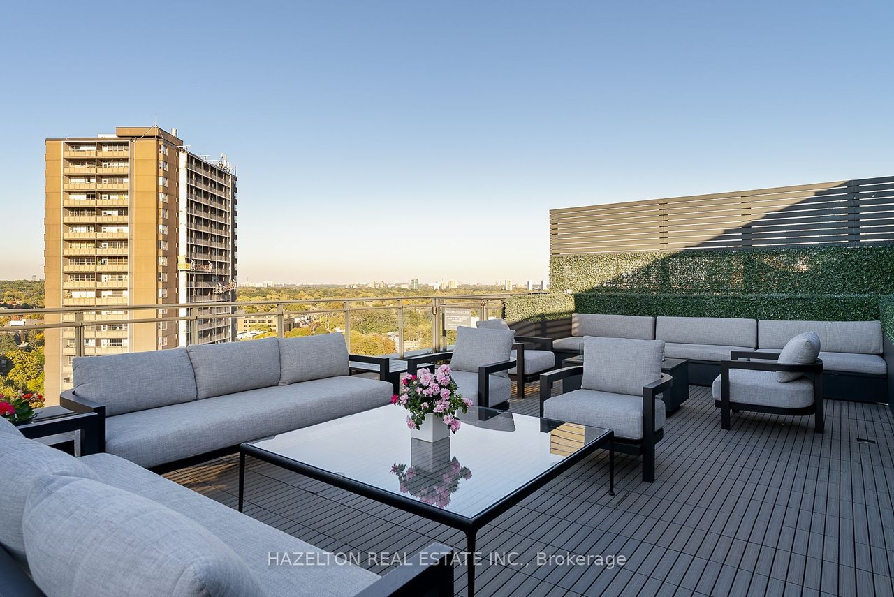 YORKVILLE'S PINACLE OF LUXURY PENTHOUSE