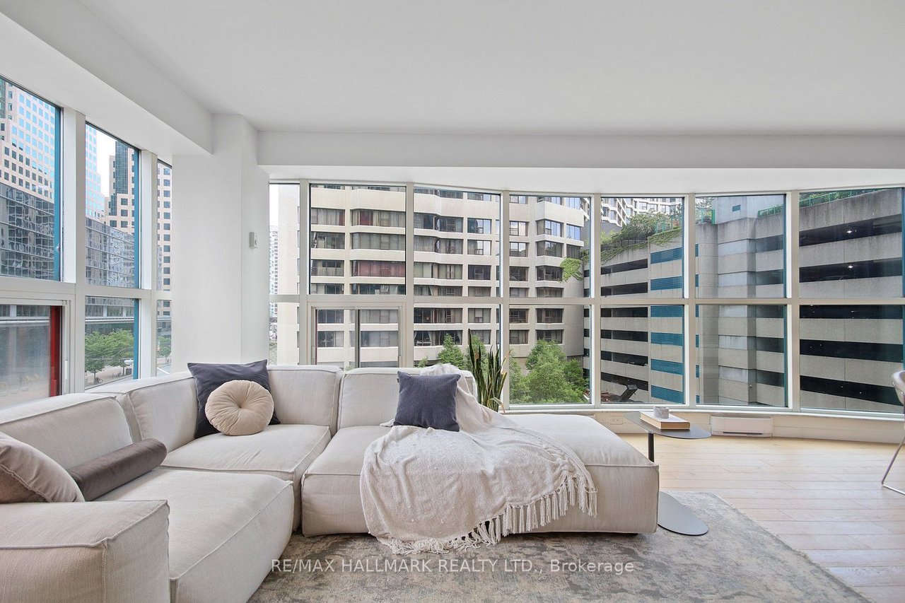 77 Harbour Sq