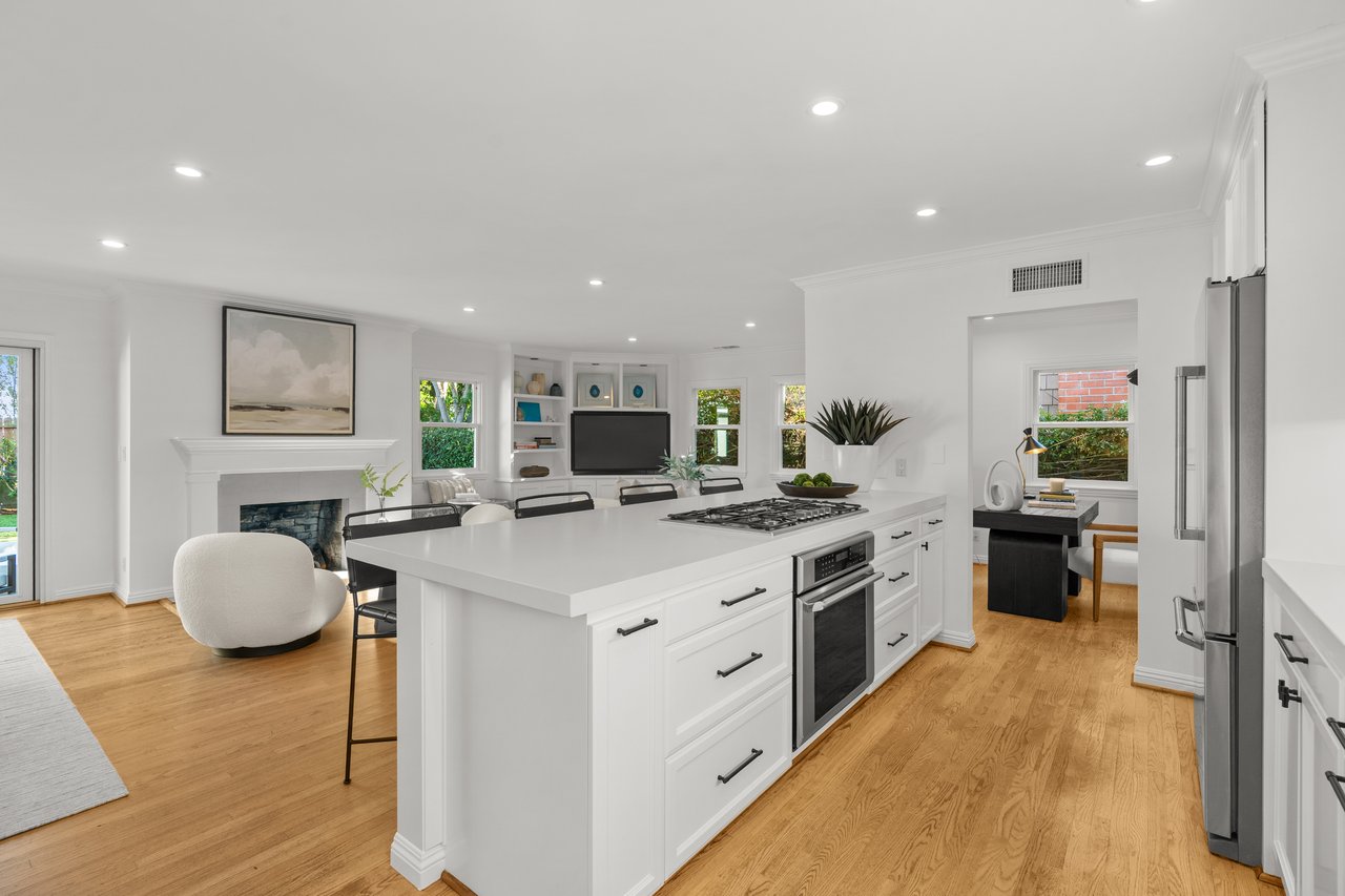 1412 Vivian Lane