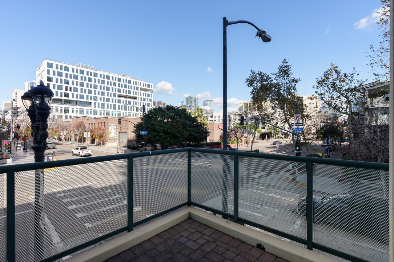 555 Front St, Unit 204