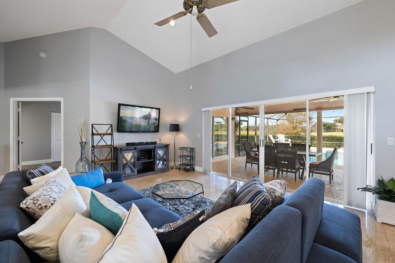1200 SW Live Oak Cove