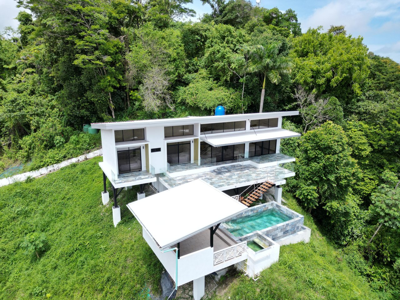 Modern Elegance Meets Incomparable Views, 3BDR&3Baths Home