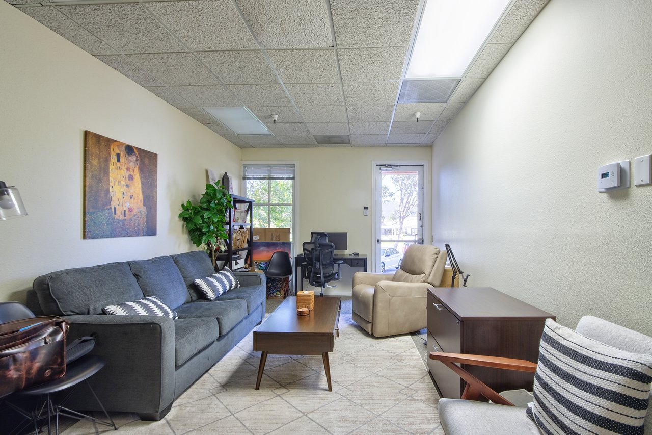 The Courtyard - 36,474 Multi-Tenant Office 