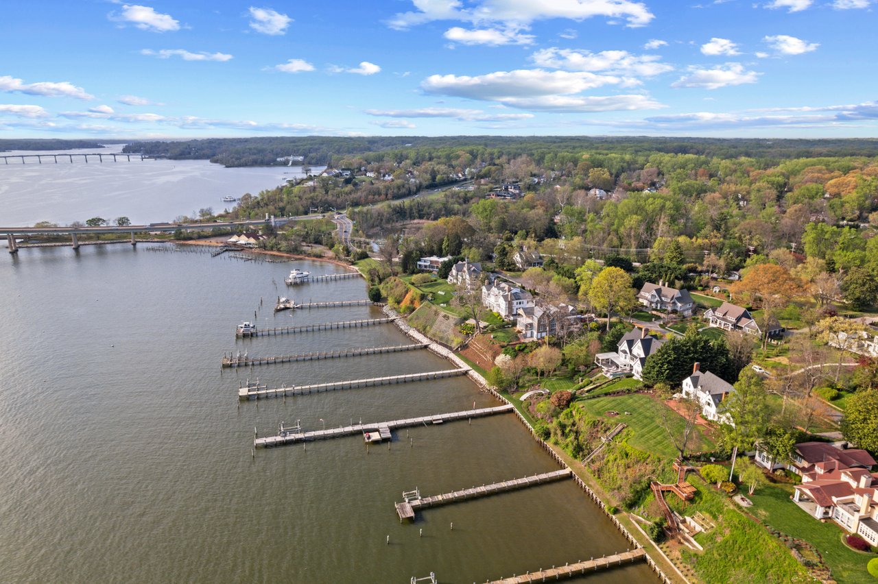 waterfront homes on the Severn River with docks