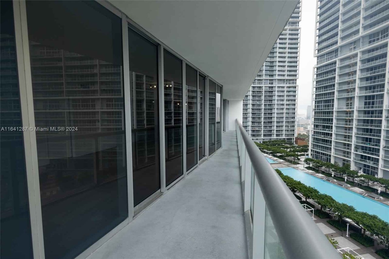 495 Brickell Ave Unit 2102