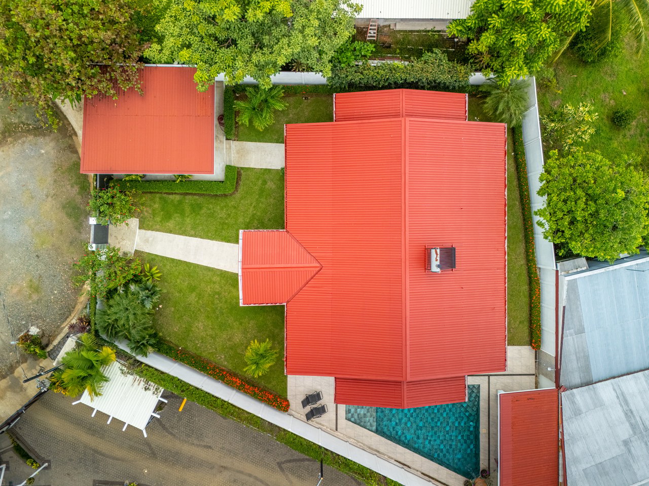 Villa Esmeralda - Big Pool. Big Lot. Big Lifestyle. Central Uvita, Walk to Everything!