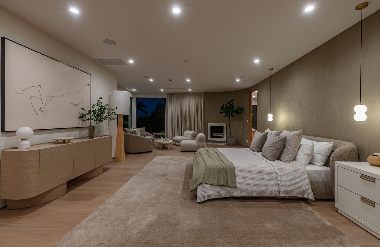 1705 Carla Ridge, Beverly Hills