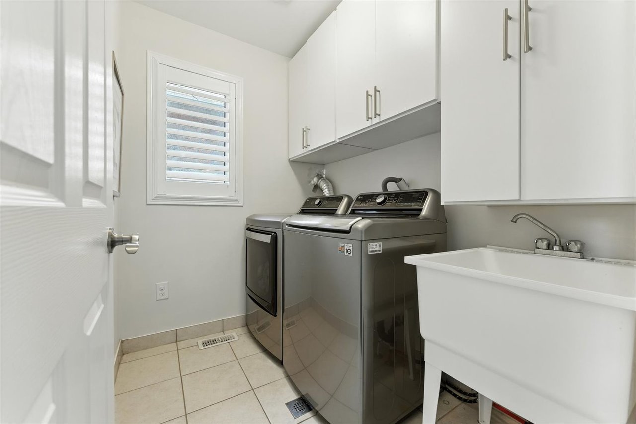 17 Holroyd St